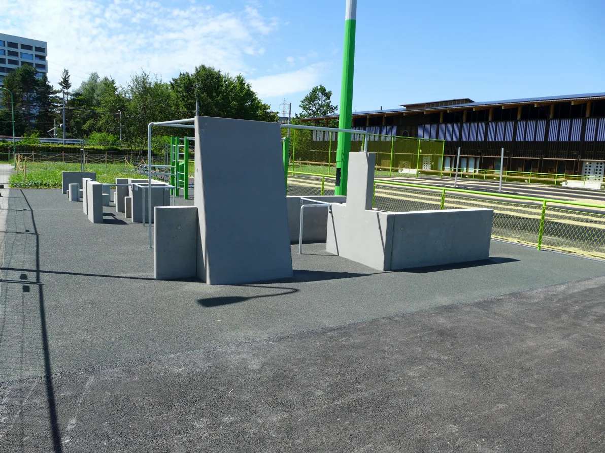 Gesamtansicht der Parkour-Anlage Heerenschürli in Dübendorf